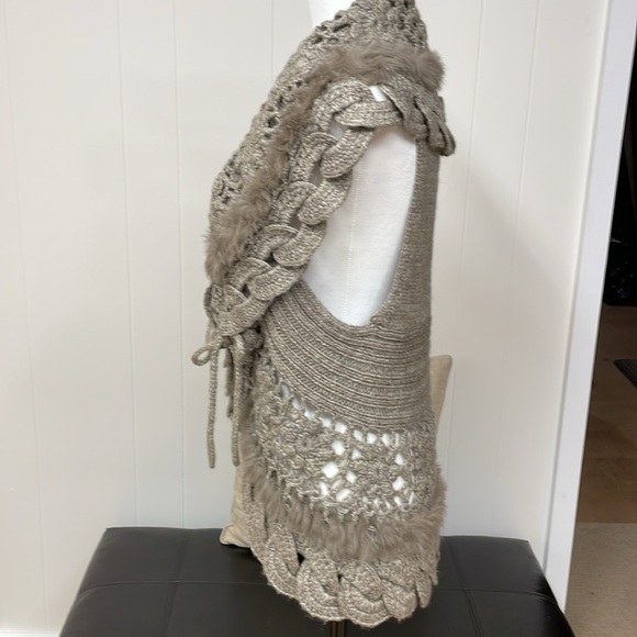 Sioni Wool mix / fur lined crochet/knit vest. - Picture 5 of 13